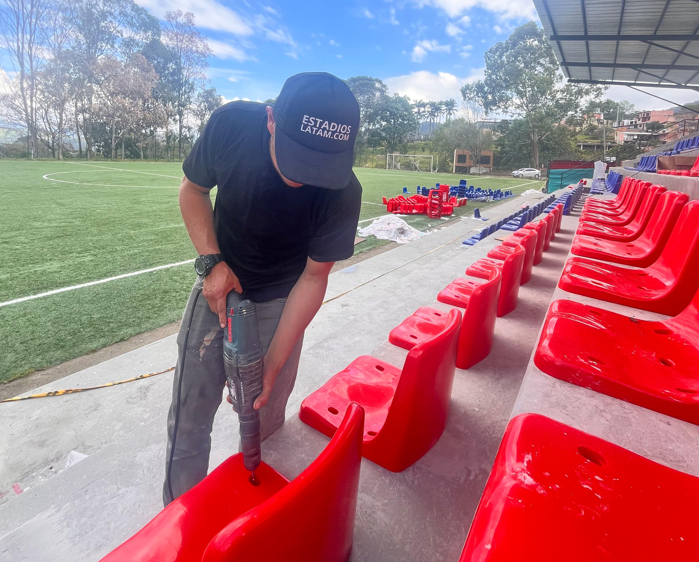 Instalación sillas de estadio venezuela
