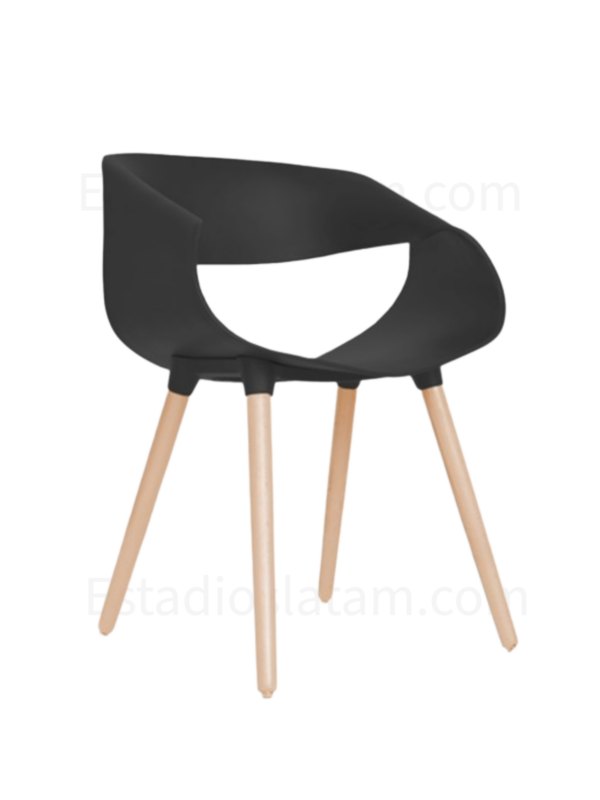 Silla Sogamoso en polipropileno y madera torneada con diseño moderno