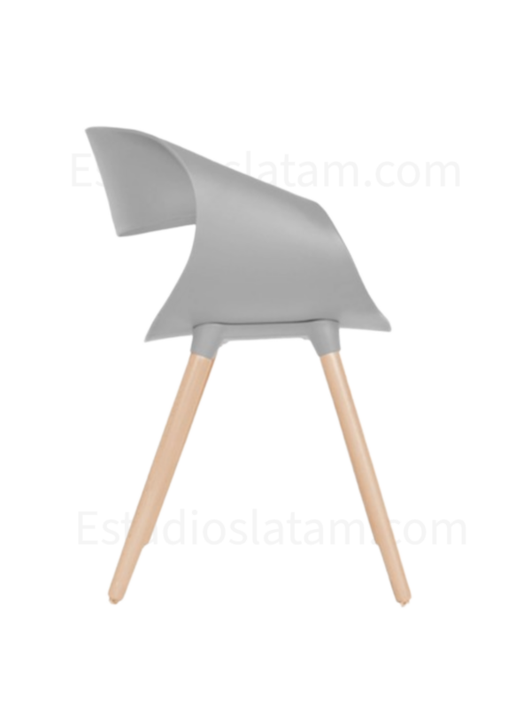 Silla Sogamoso en polipropileno y madera torneada con diseño moderno