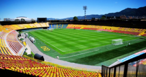 9. Aplicaciones en estadios deportivos

La silla estadio deportiva alta se utiliza en:

Estadios profesionales
Coliseos deportivos
Tribunas públicas
Centros de eventos masivos

Incluyendo infraestructuras como el Estadio El Campín.

10. Ventajas competitivas
Alta resistencia antivandálica
Larga vida útil
Bajo mantenimiento
Material virgen de alta calidad
Protección UV
Diseño ergonómico
11. Conclusión

La silla estadio deportiva alta es una solución robusta, segura y eficiente para proyectos deportivos de alto nivel. Su diseño en polipropileno de alto impacto la convierte en una opción ideal para estadios como el Estadio El Campín, garantizando durabilidad y rendimiento en el tiempo.